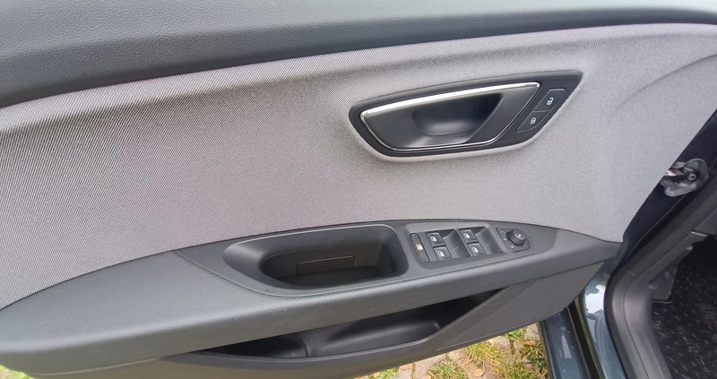 Seat Leon cena 51900 przebieg: 152310, rok produkcji 2019 z Wrocław małe 379
